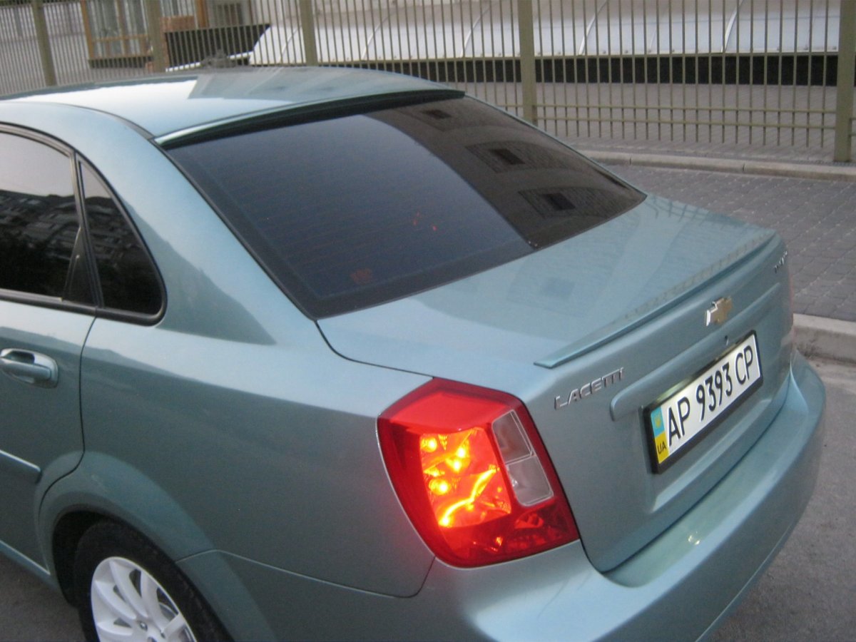 Спойлер на Chevrolet Lacetti 2008 года задний