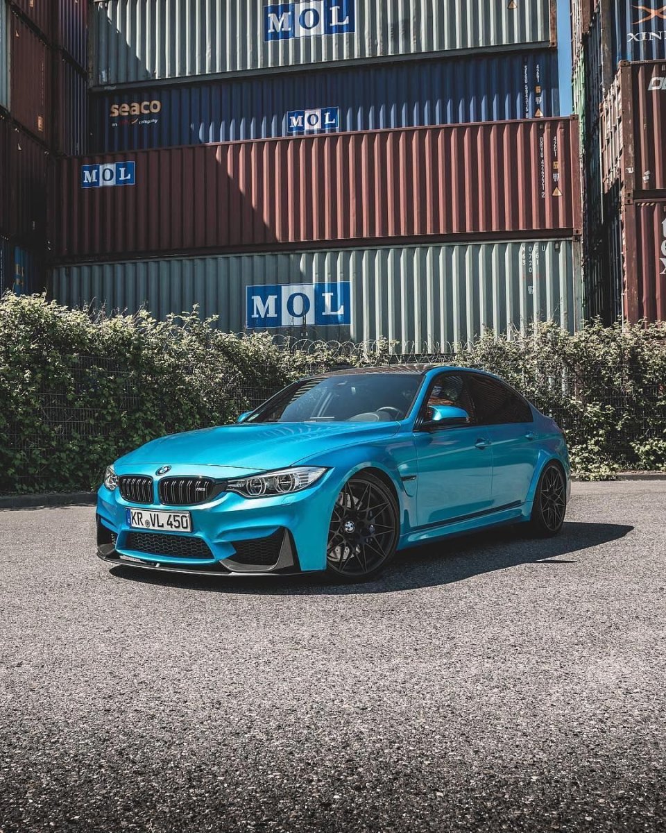 BMW m5 бирюзовая