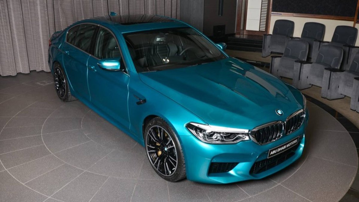 BMW m5 бирюзовая