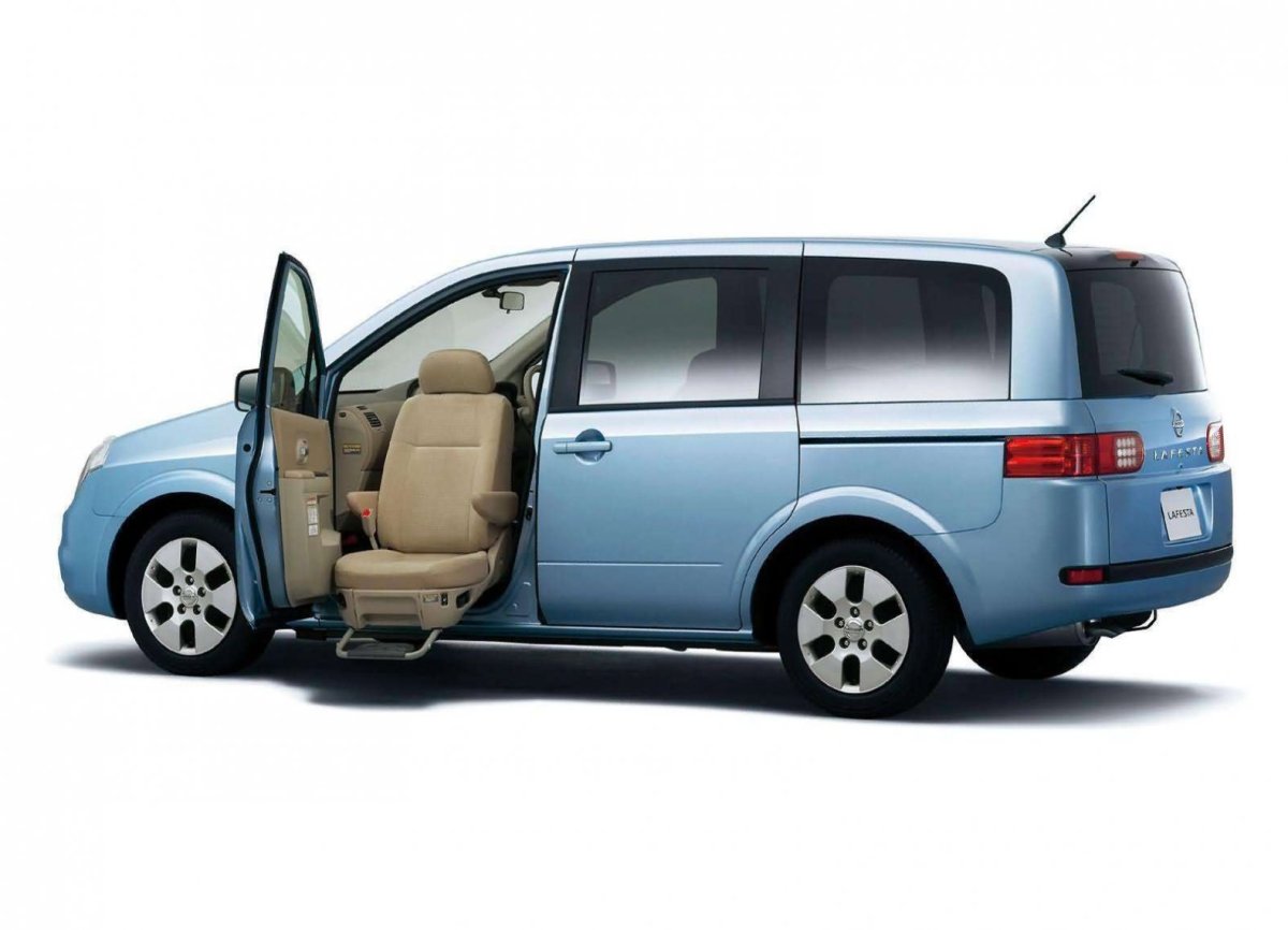 Nissan минивэн Lafesta