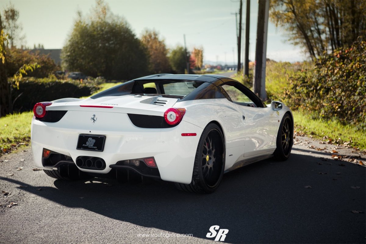 Ferrari 458 Italia белая
