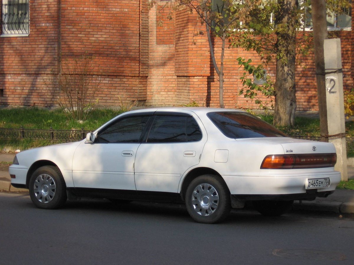 Тойота Камри 2.0 1990
