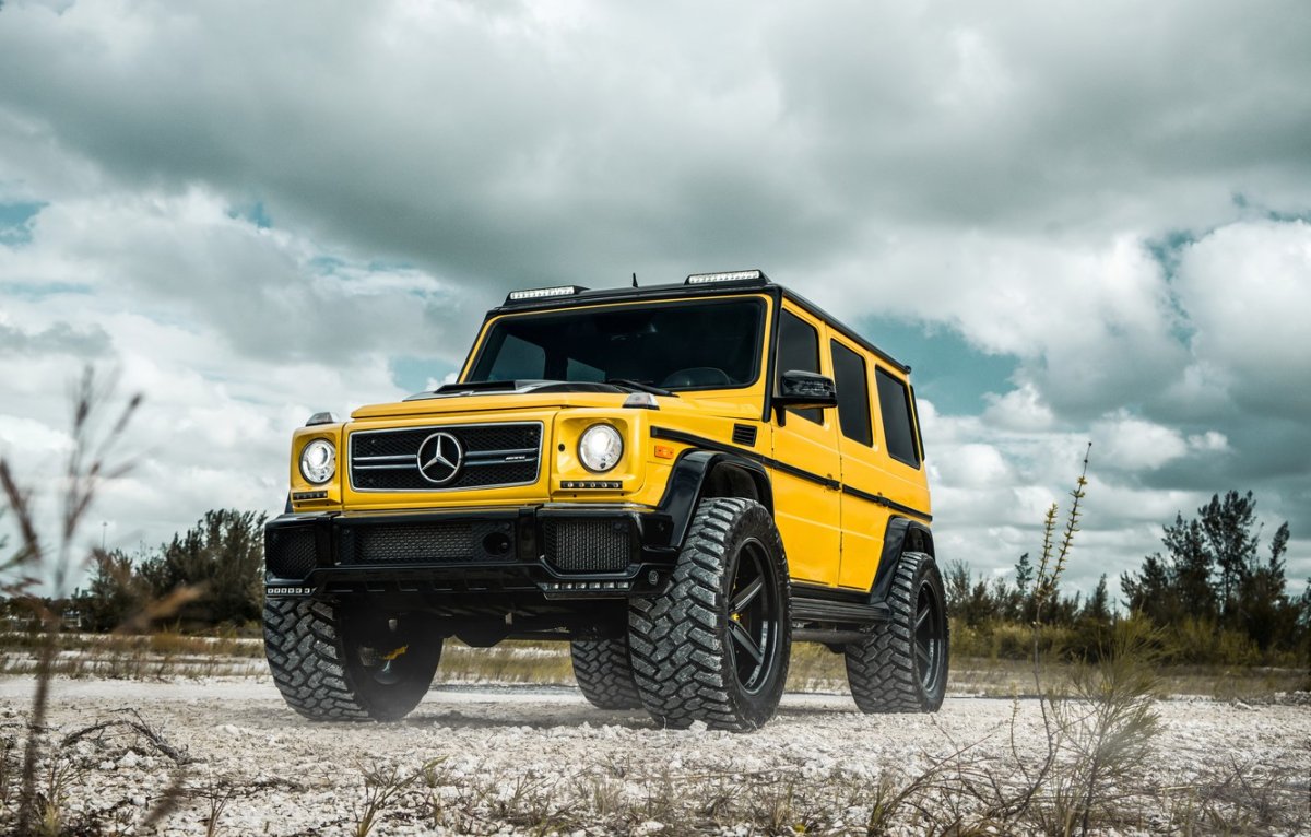 Mercedes g63 AMG желтый