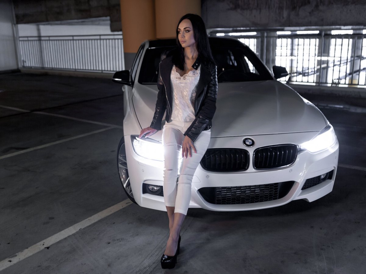 BMW f10 и девушка