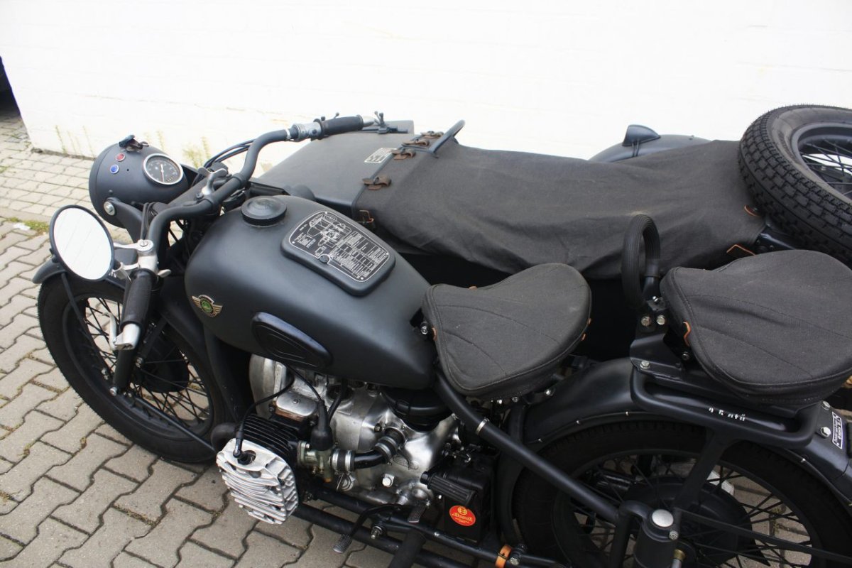 BMW r71 vs Ural m72