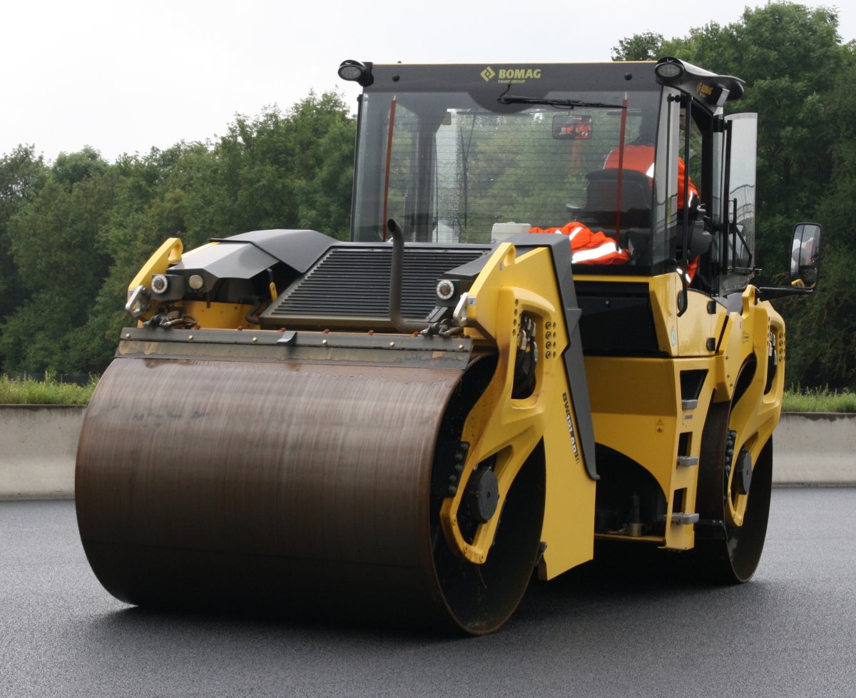 Каток Bomag BW-206