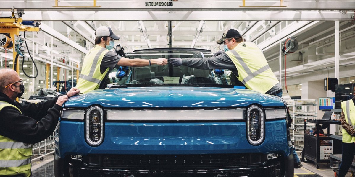 Rivian r1s