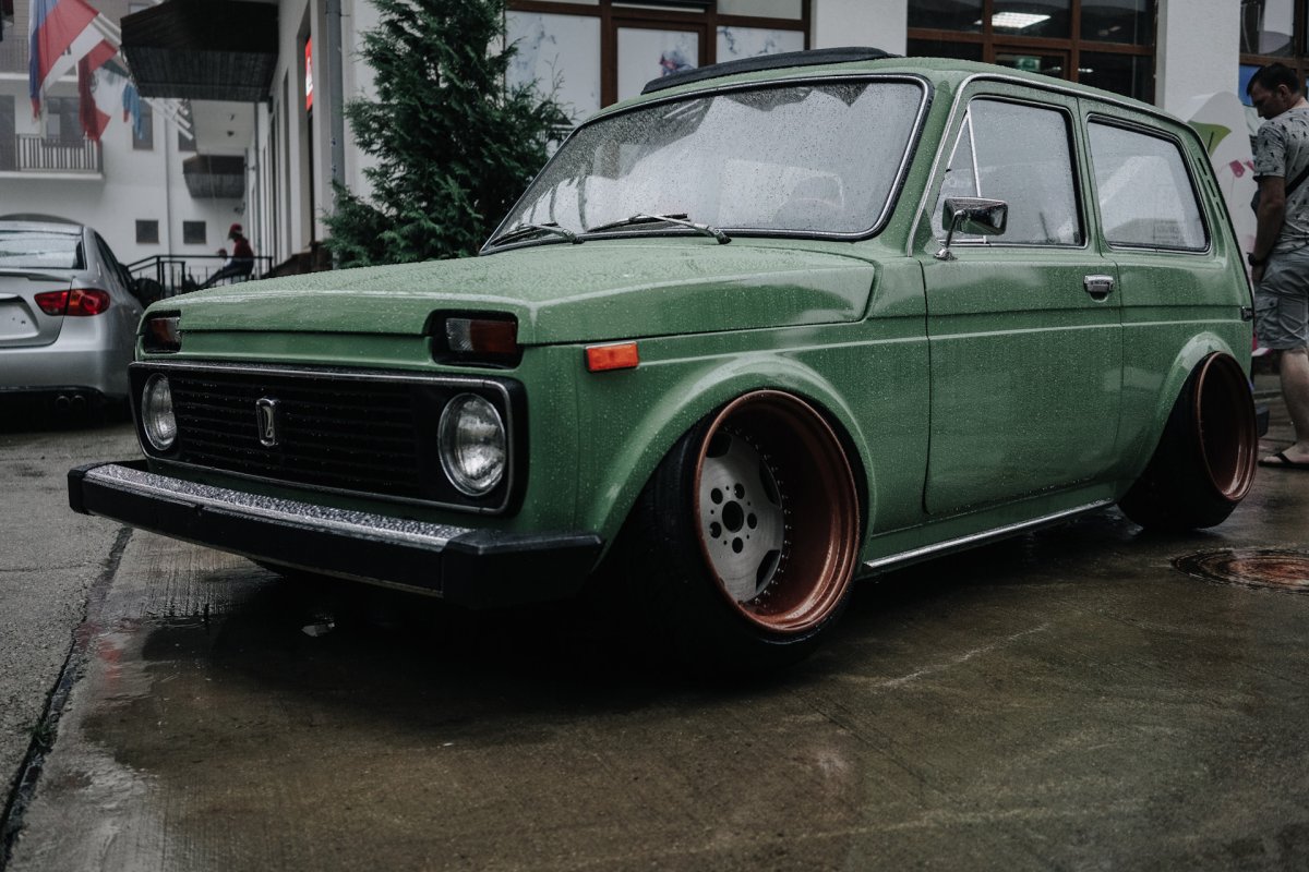 Лада Нива stance