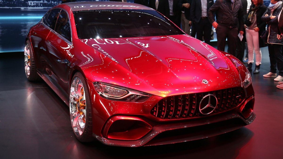 Мерседес Бенц АМГ 2021 красный