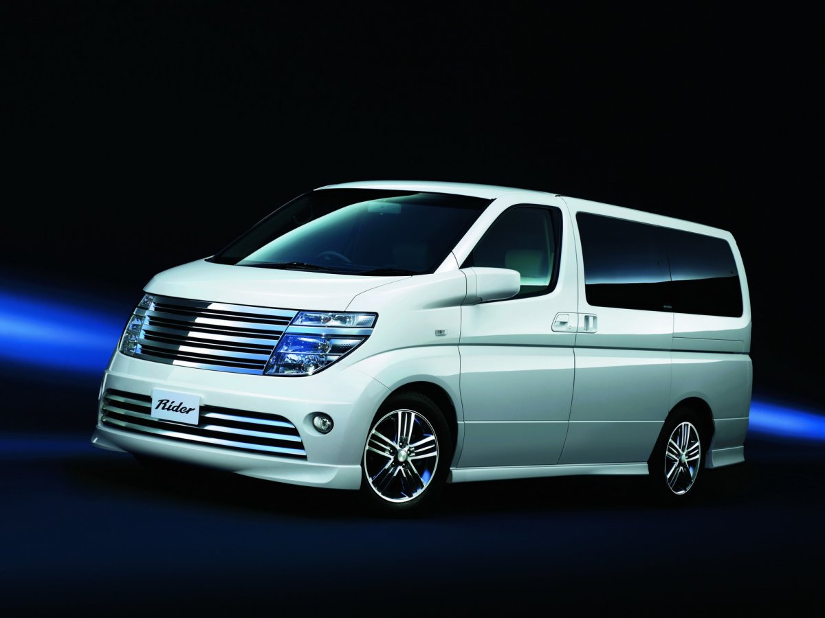 Nissan Elgrand e51 2002