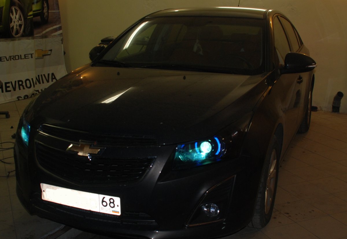 Chevrolet Cruze фары ангельские глазки
