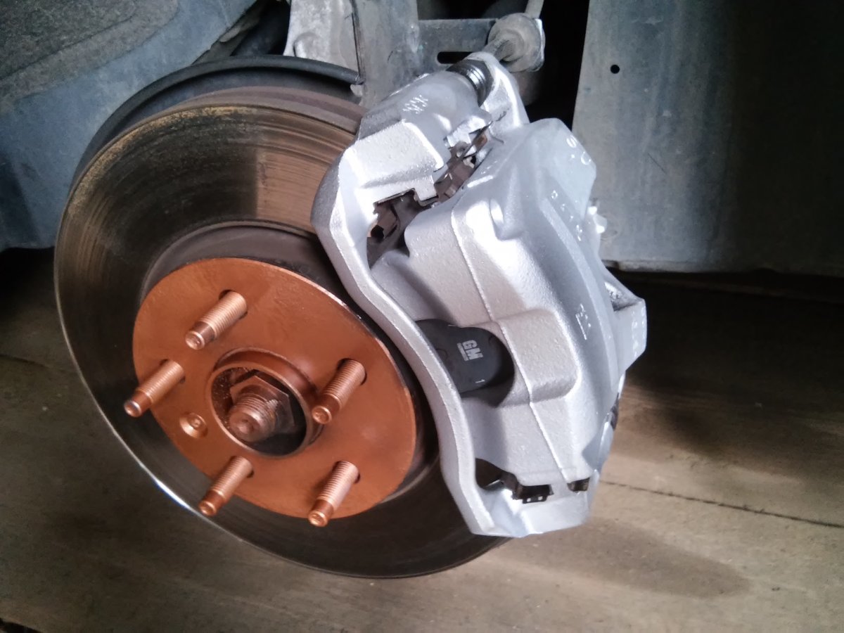 Крашенные суппорта на Опель Астра j