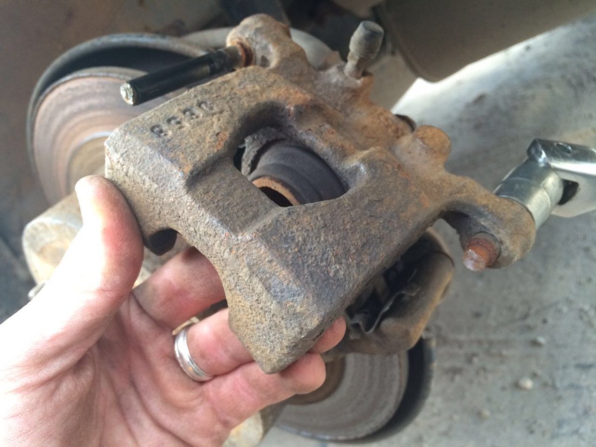 Ниссан Тиида направляющие заднего суппорта