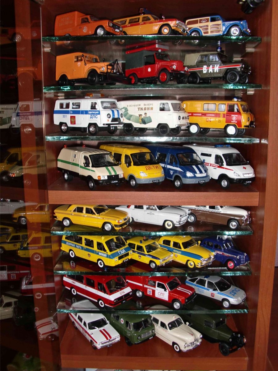 Коллекция игрушечных машинок