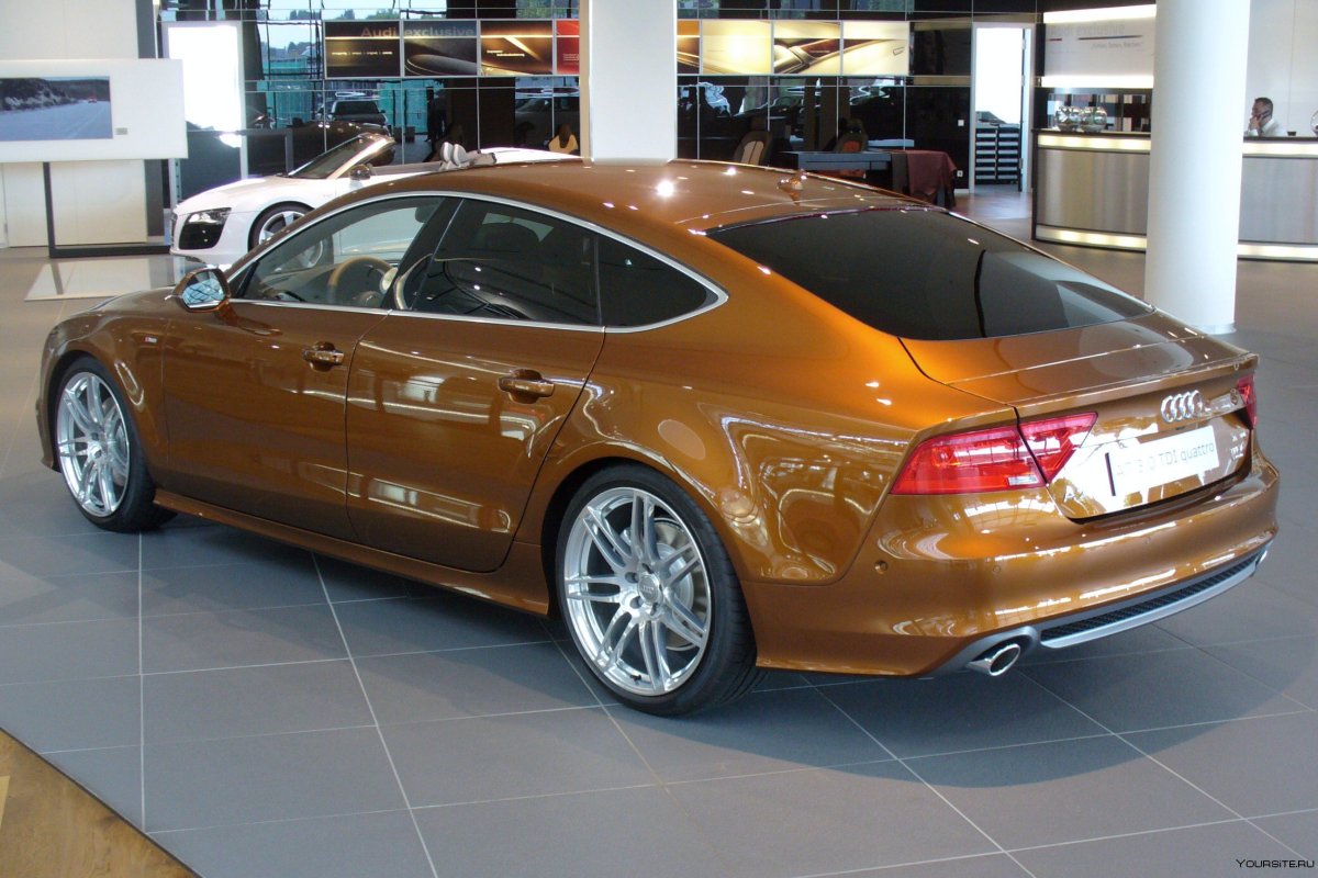 Audi a7 золотистая