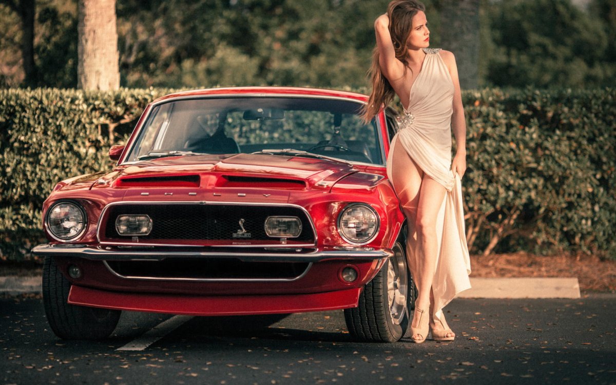 Форд Мустанг 1969 Элеонор с девушкой