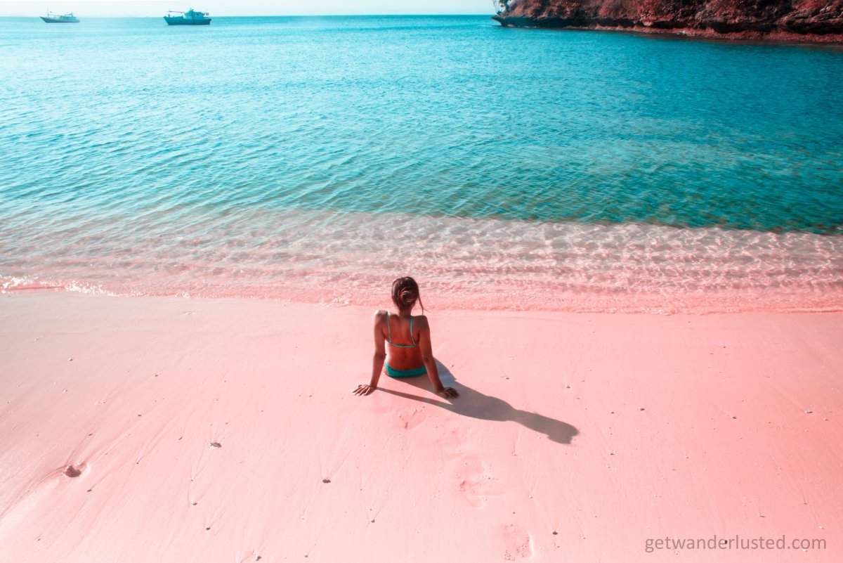 Путешествия знаменитости розовый пляж, Индонезия (Pink Beach)
