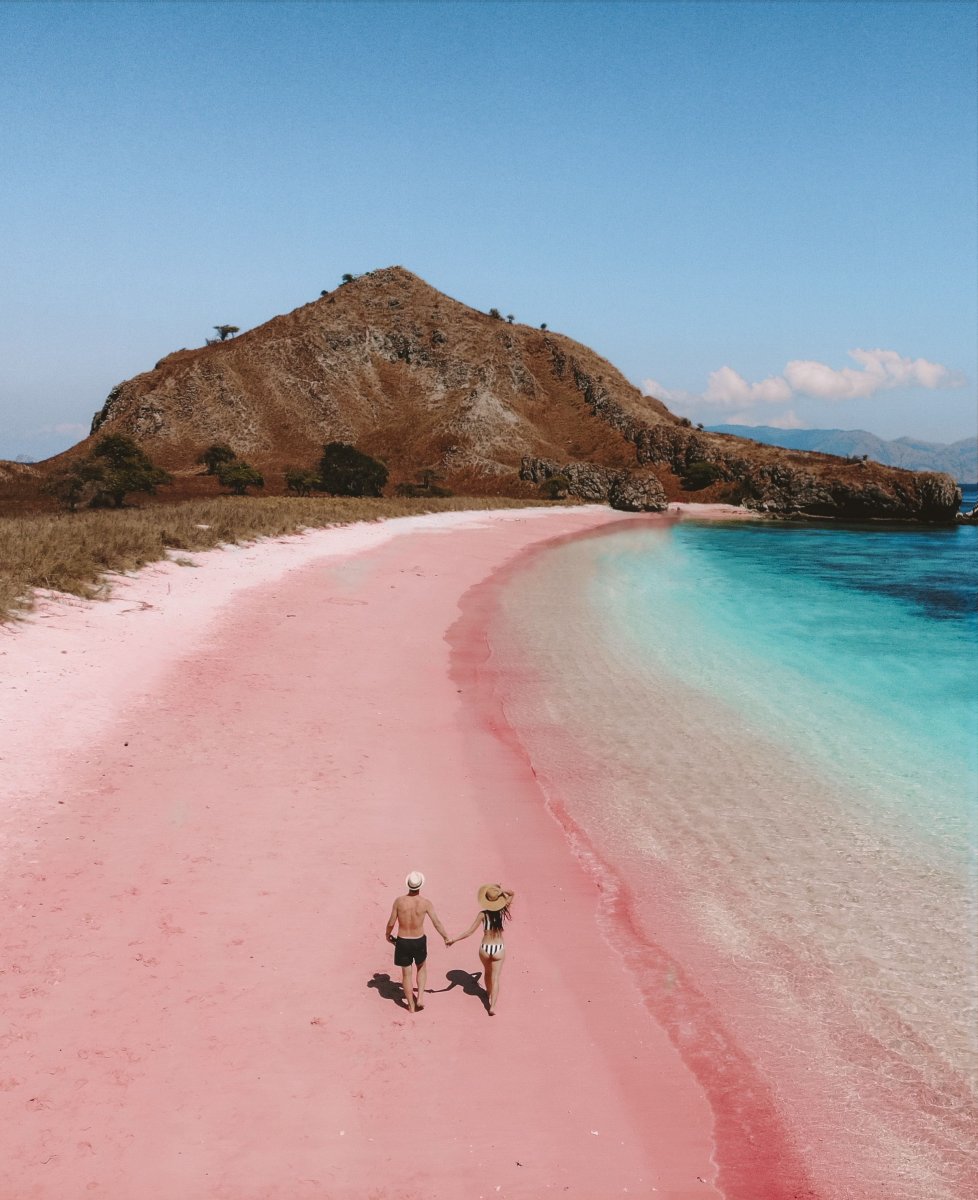 Розовый пляж Багамы