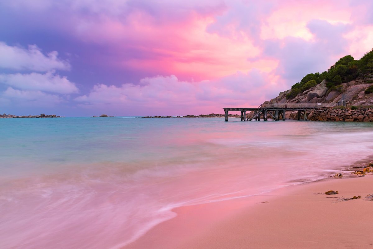 Пантай мера Индонезия розовый пляж