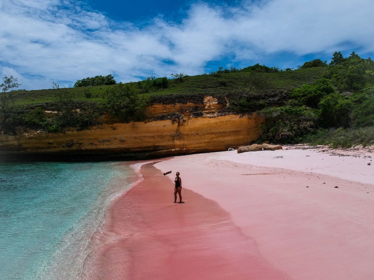 Комодо остров розовый песок