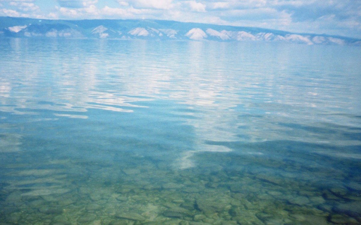 Озеро Байкал видно дно