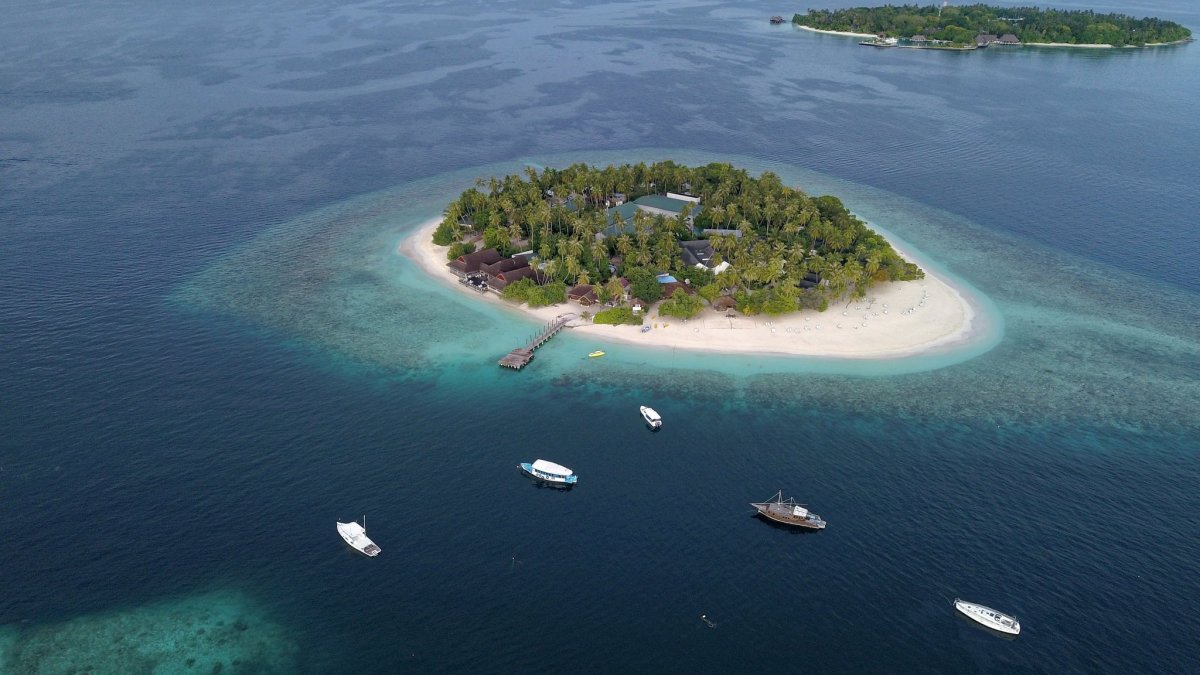 Остров Бандос Мальдивы фото