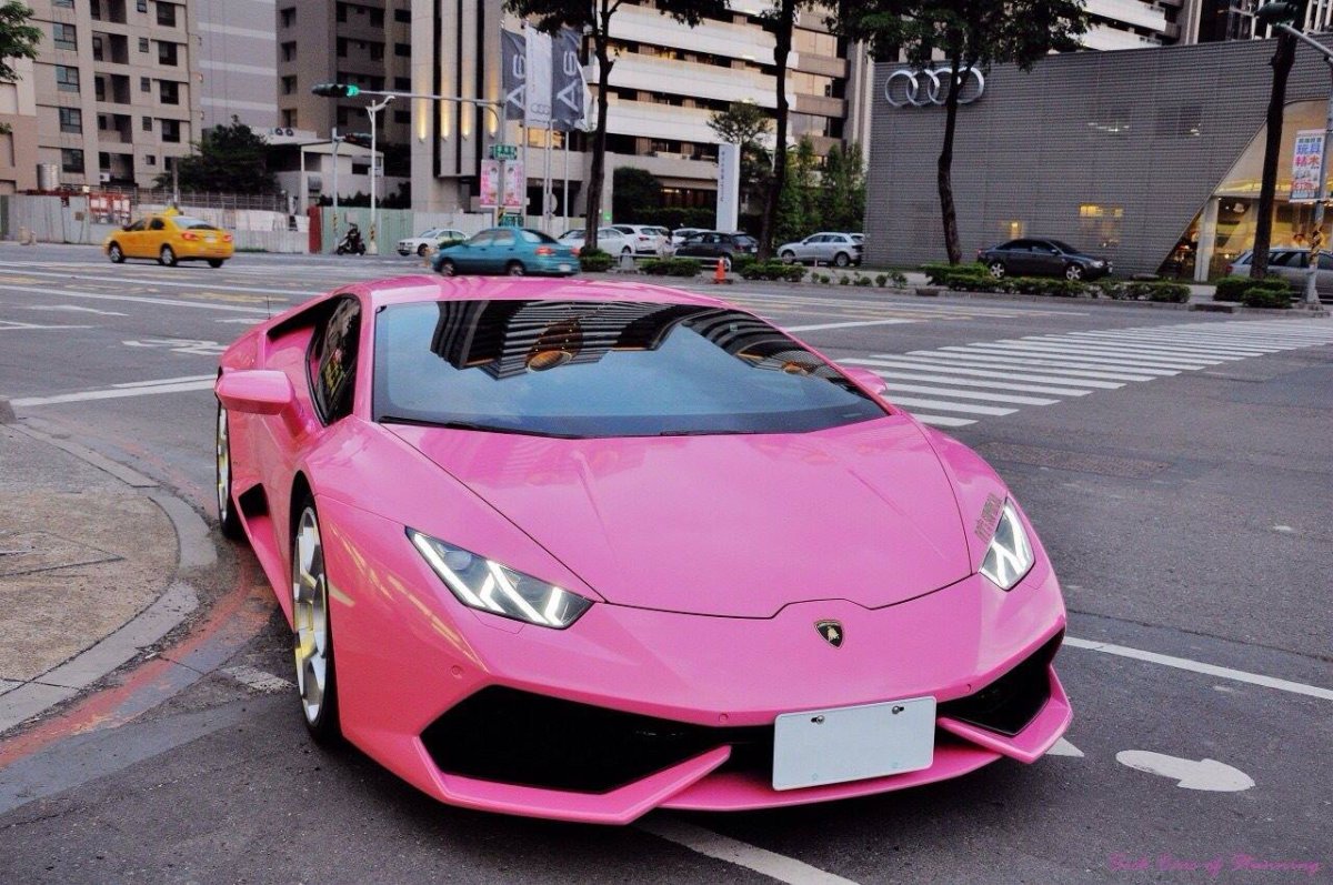 Lamborghini Huracan Pink