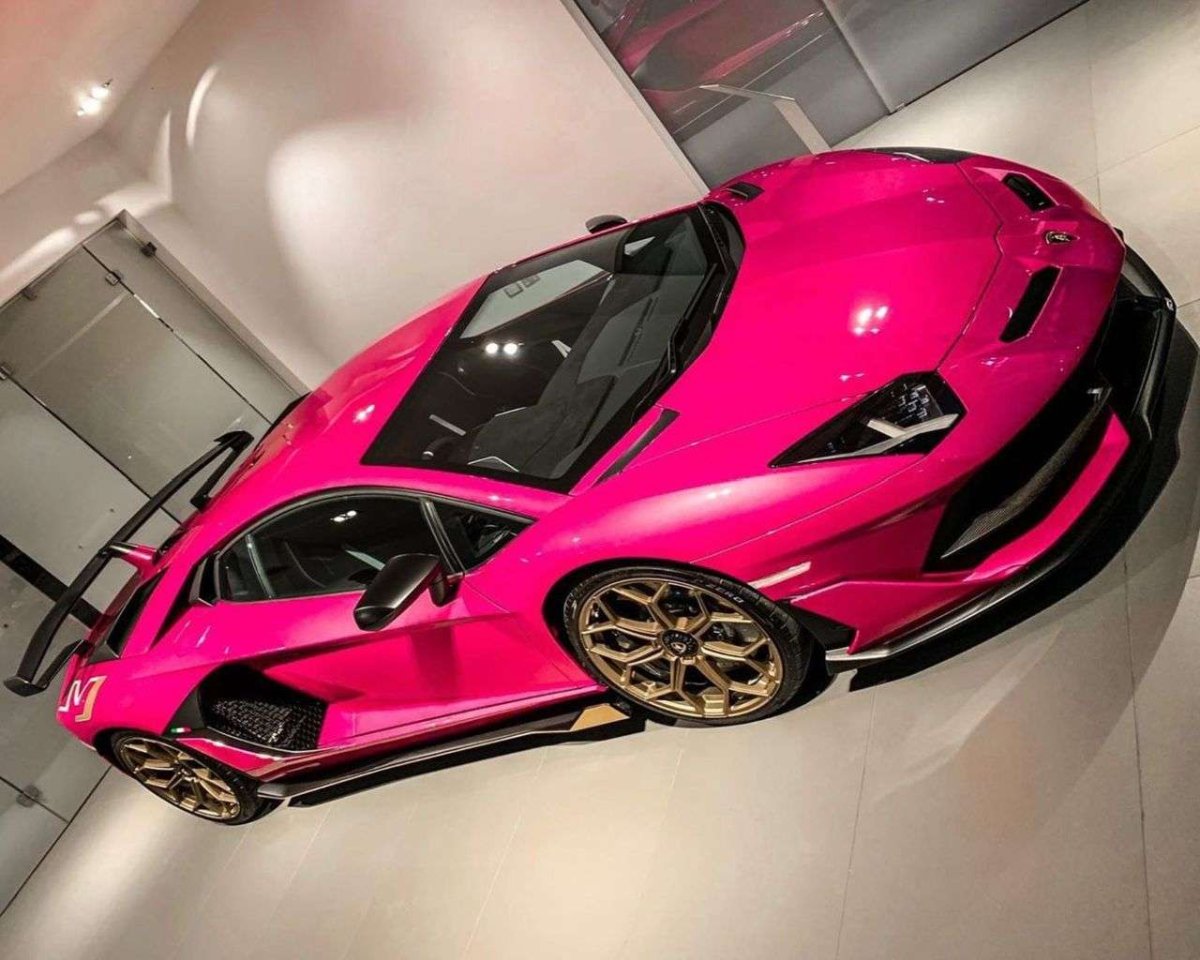 Авентадор Ламборджини Pink