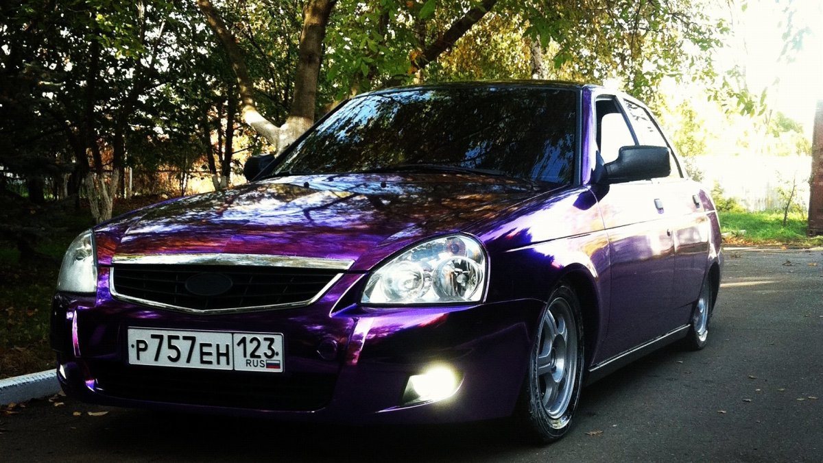 Фиолетовая Приора седан