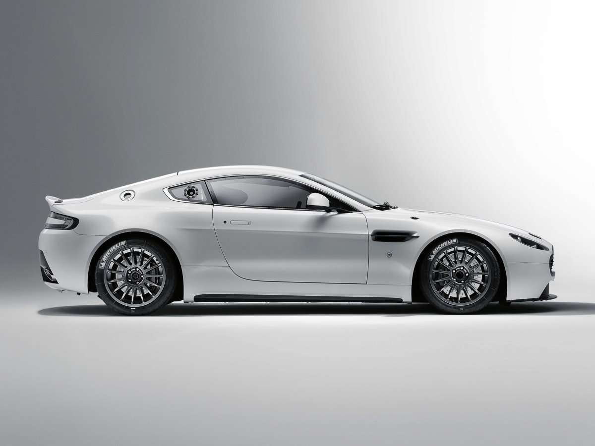 Астон Мартин gt4