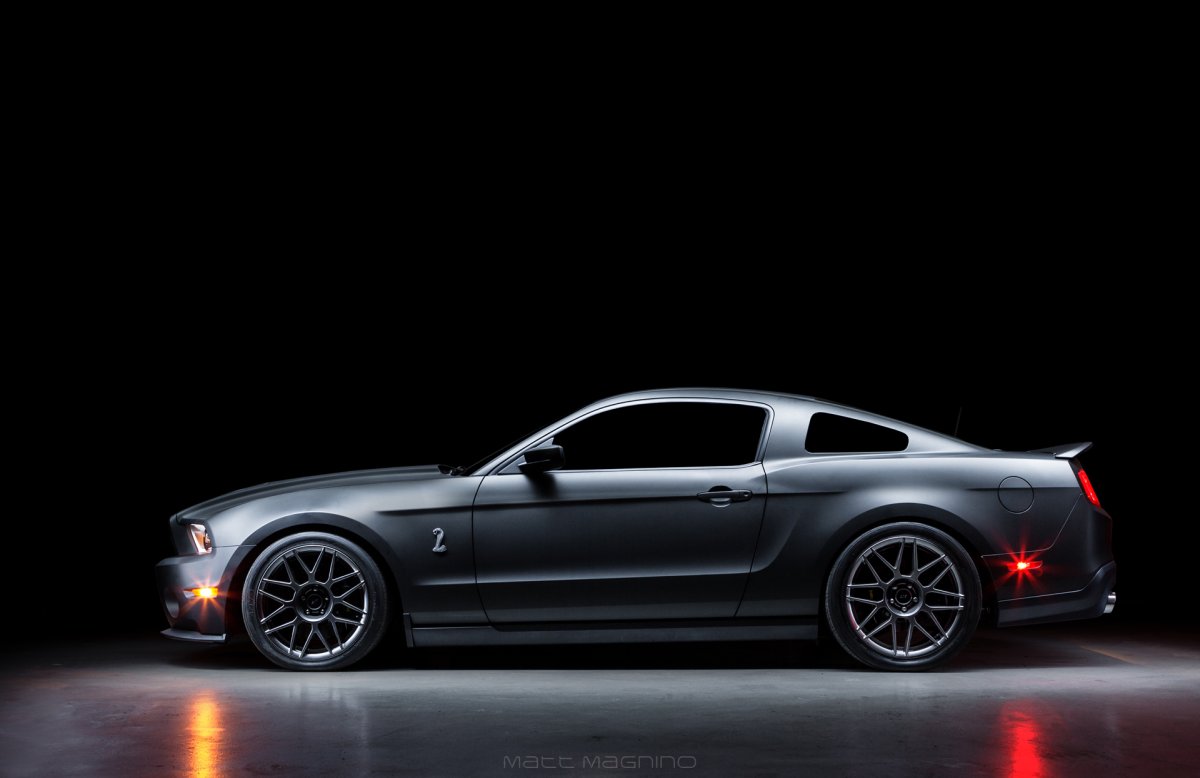 Ford Mustang gt-500 сбоку