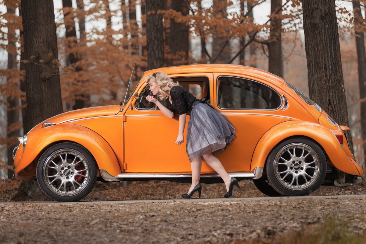 Оранжевый Volkswagen Beetle