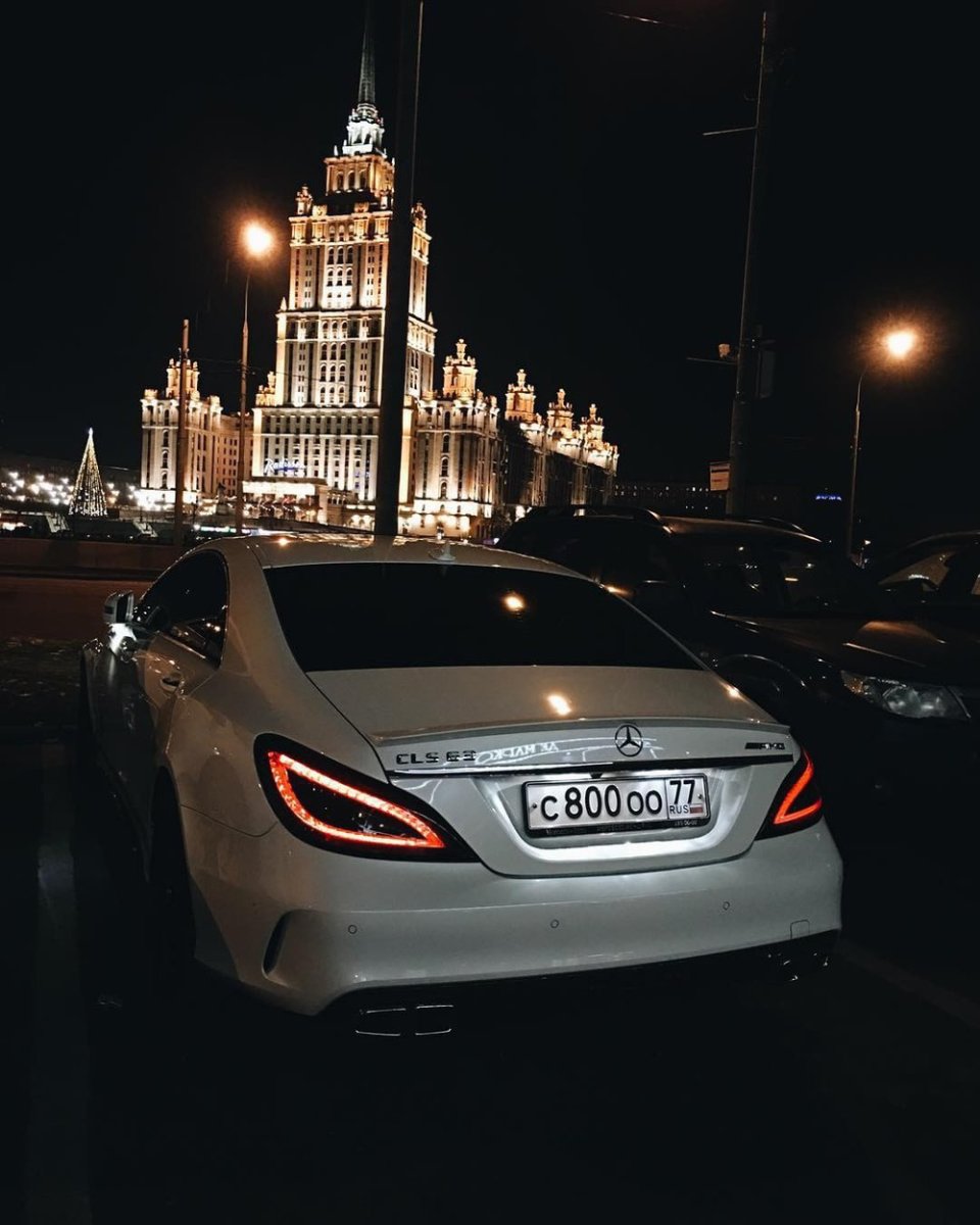 Mercedes Benz CLS 63 AMG ночью Москва