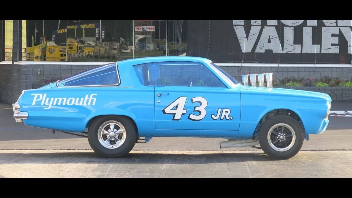Plymouth Barracuda Ричарда петти