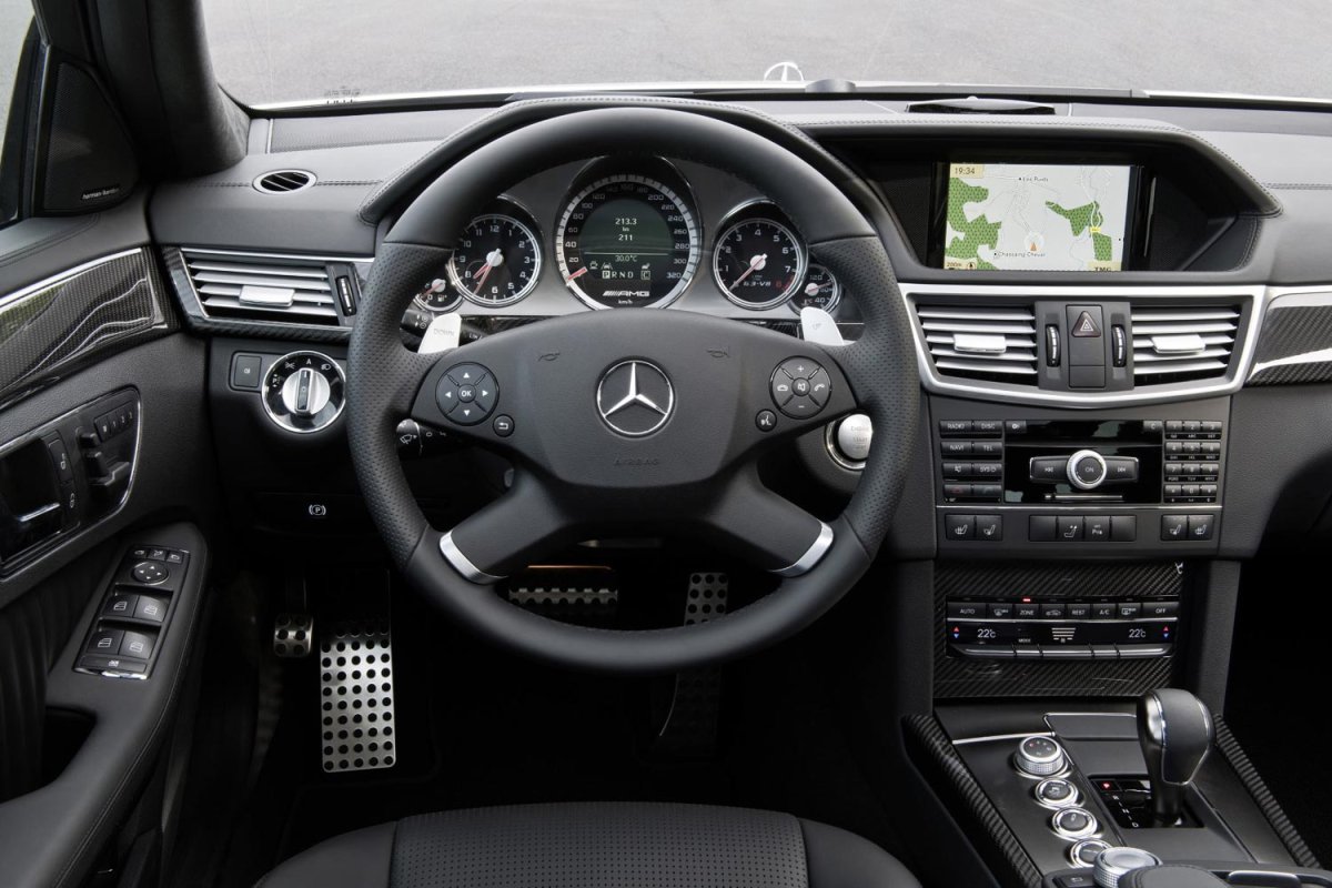 Mercedes-Benz е 63 AMG 2009