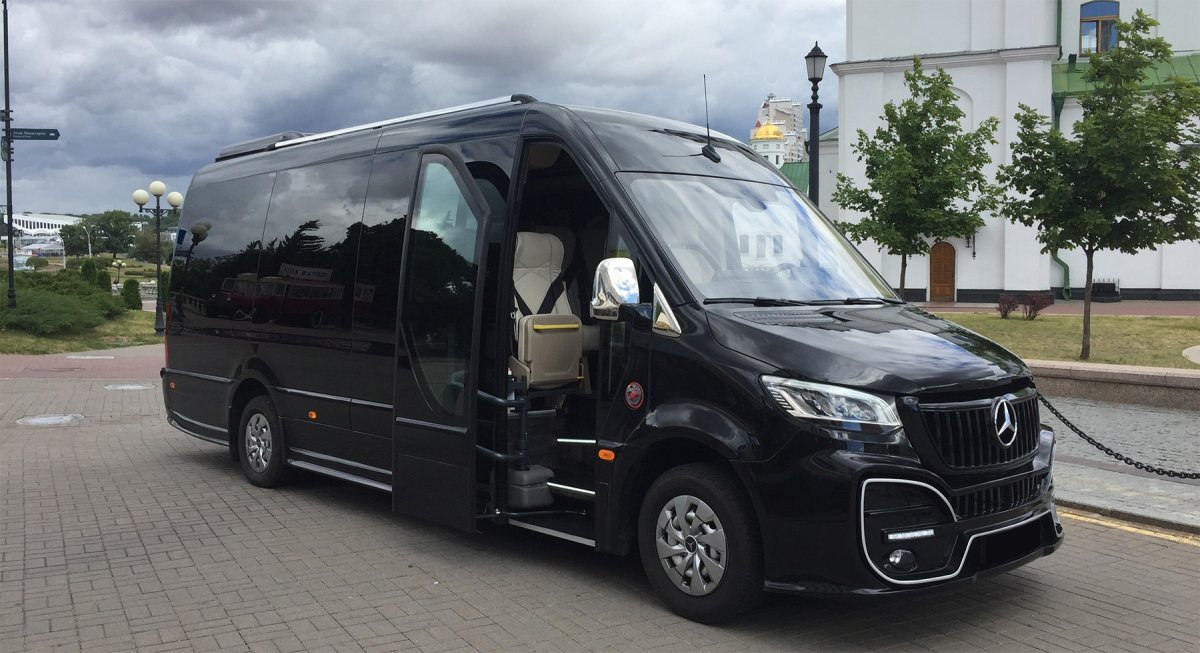 Mercedes Benz Sprinter 907 Black