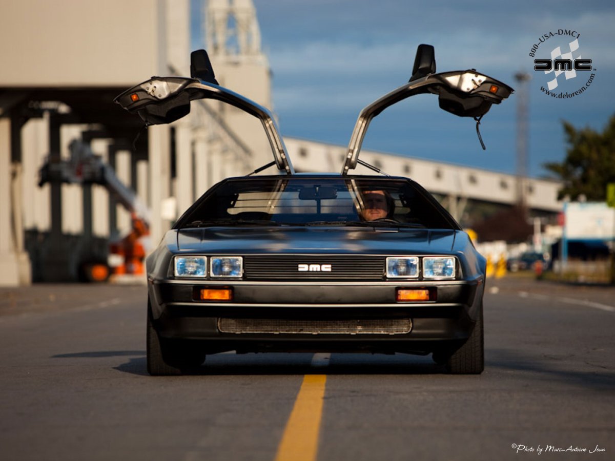 DELOREAN DMC-12