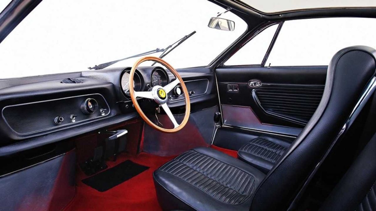 Ferrari 365 салон