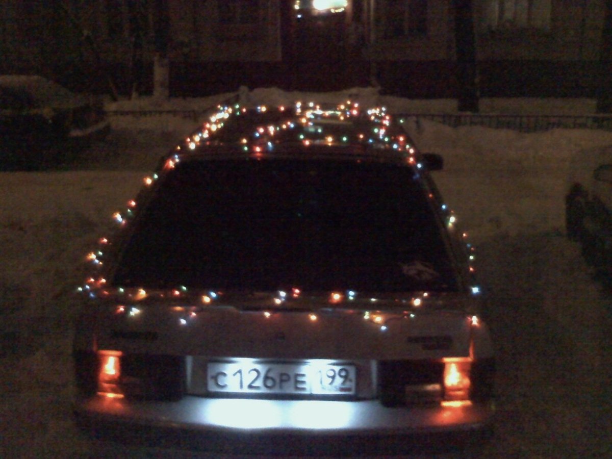 Украшение машины гирляндами на новый год