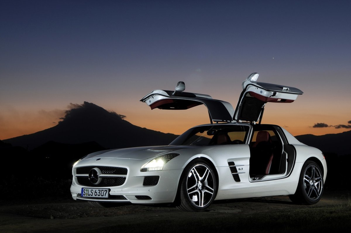 Mercedes SLS AMG 300