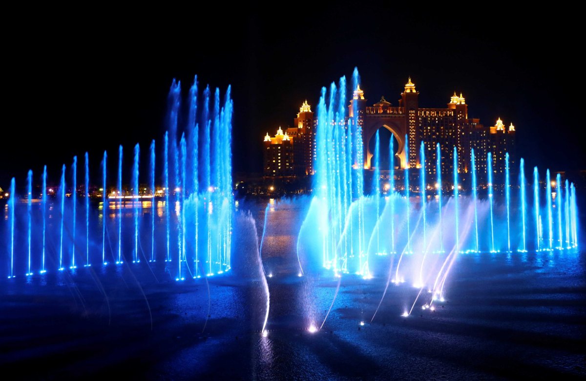Шоу фонтанов в Дубае