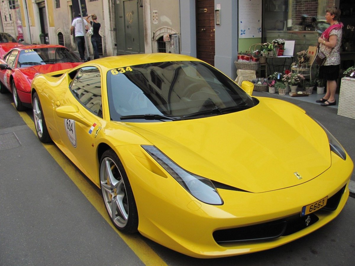 Феррари 458 желтая