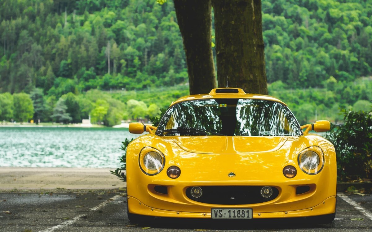 Lotus exige желтый