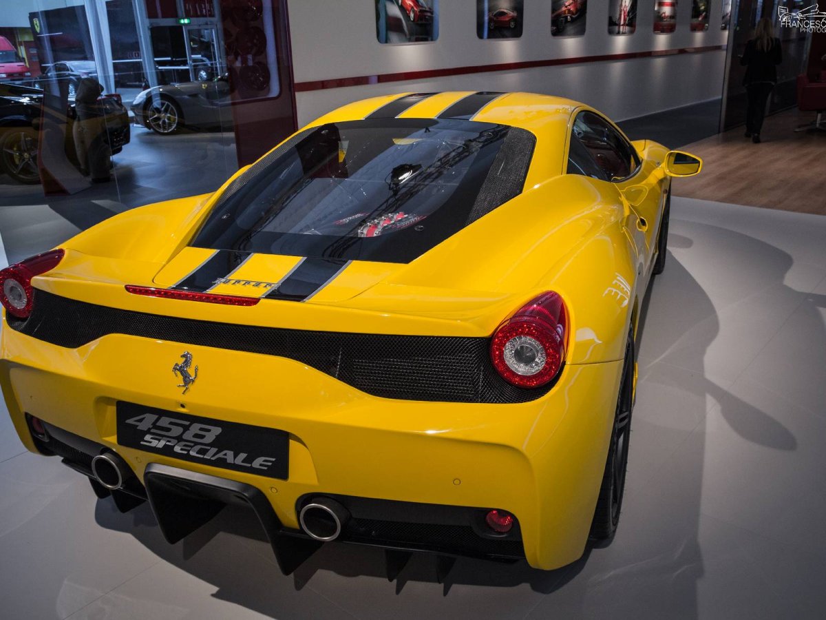 Ferrari 458 желтая