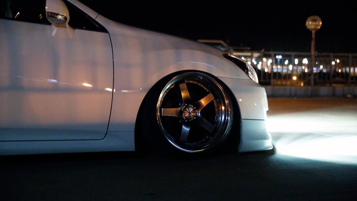 Toyota Crown 220 stance