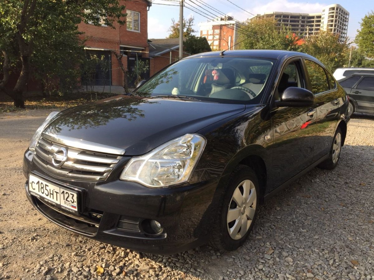 Nissan Almera черная