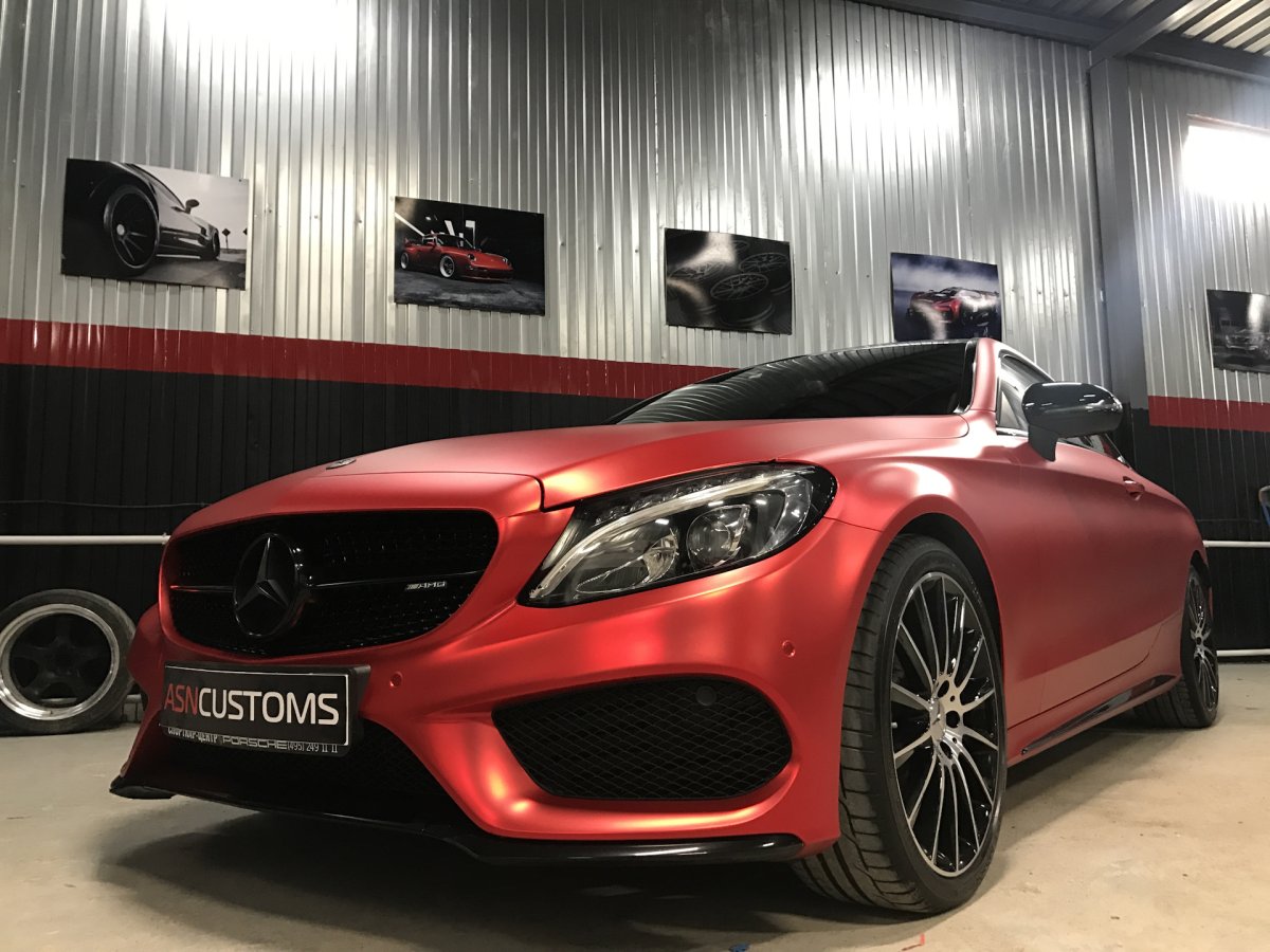 Красный матовый Мерседес s63
