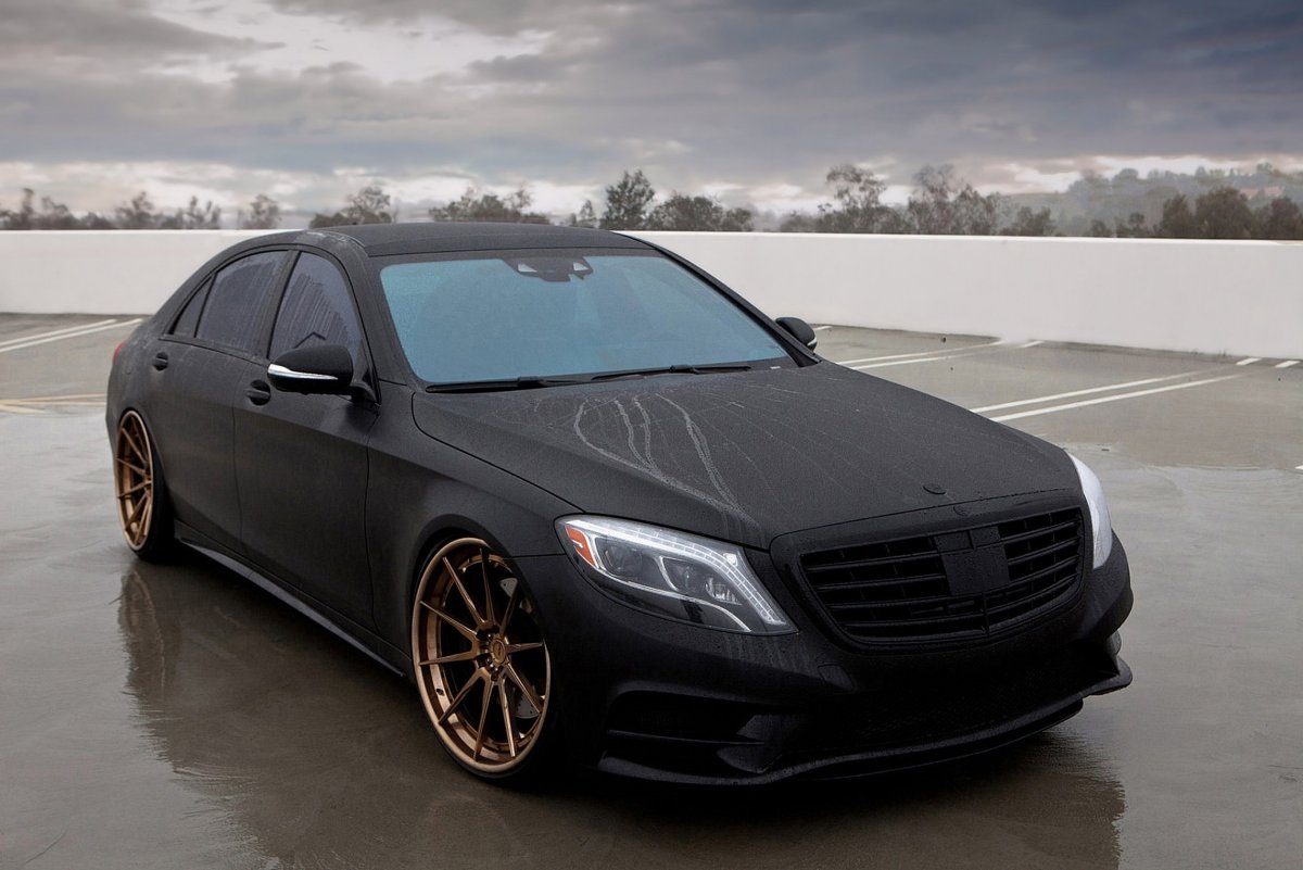 Черный Мерседес Бенц s550