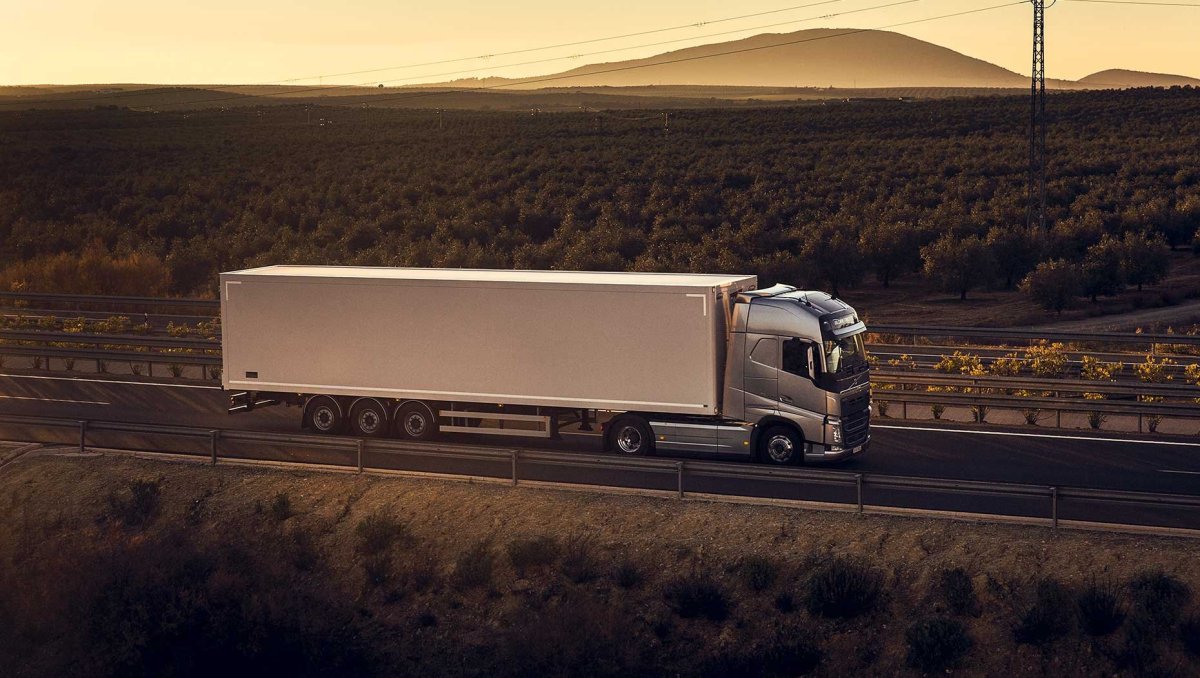 Truck Volvo сбоку