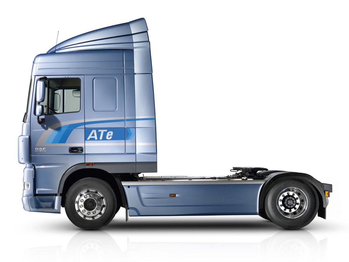 Фура DAF XF 105